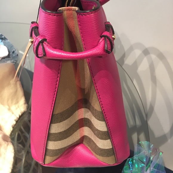COPY - Authentic Burberry Banner bag in Fuchsia - Picture 8 of 8